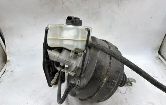 BMW 3 E90 E91 Brake booster 6775931