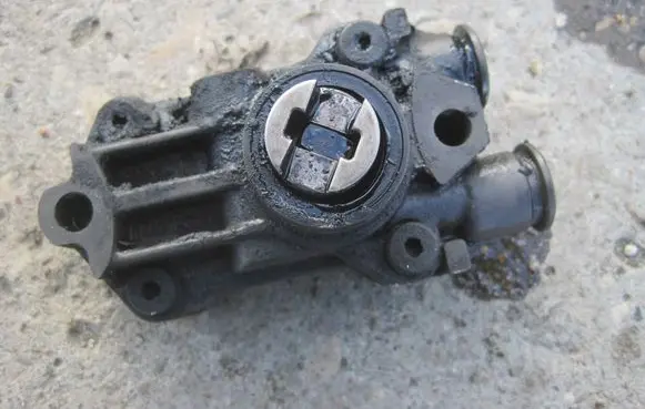 Mercedes-Benz C W203 Mechanical fuel pump A6110900350