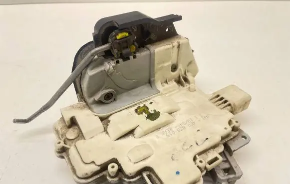 Audi A6 S6 C6 4F Rear door lock 4F0839015