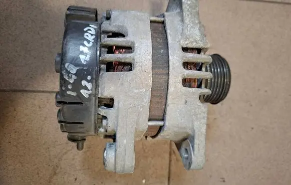 Hyundai i40 Generator/alternator 37300-2A800