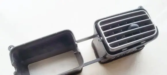 Subaru Forester SG Dash center air vent grill