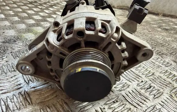 Toyota Yaris Generator/alternator 270600Q200