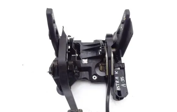 Opel Astra K Brake pedal 39094154