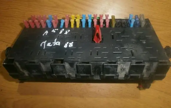 Volkswagen Jetta II Fuse box set 171941813D