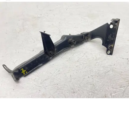 Audi A4 S4 B8 8K Fender mounting bracket 8K0821135C