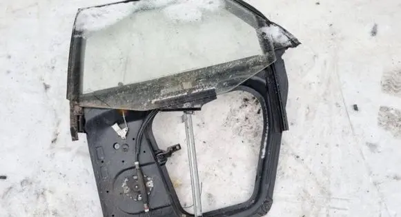 Audi 100 200 5000 C3 Rear door window/glass frame 