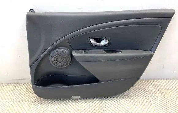 Renault Megane III Front door card panel trim 