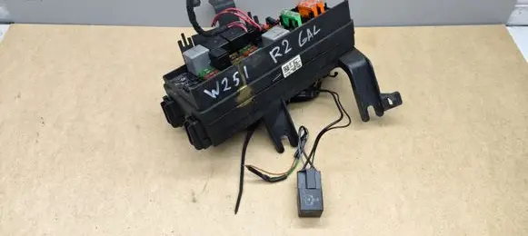 Mercedes-Benz R W251 Fuse module A1645400272