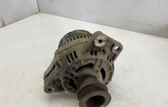 Audi 80 90 S2 B4 Generator/alternator 050903015C