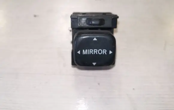 Toyota Yaris Wing mirror switch