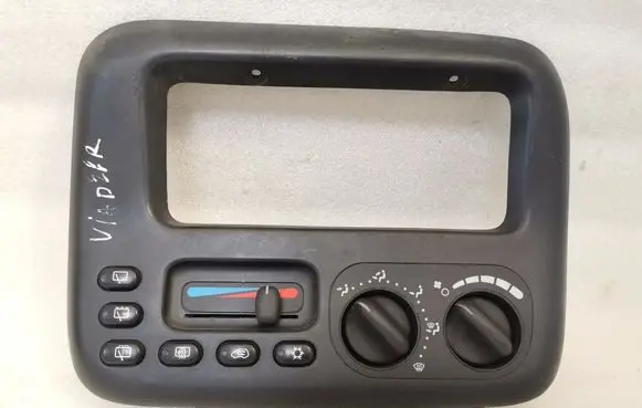 Chrysler Voyager Climate control unit P4677335AB