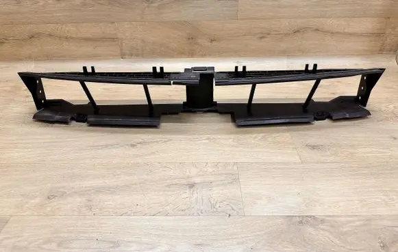 BMW 5 G30 G31 G38 Engine bonnet/hood lock trim molding 9464209