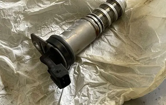 BMW 6 F12 F13 Camshaft vanos timing valve 8605123