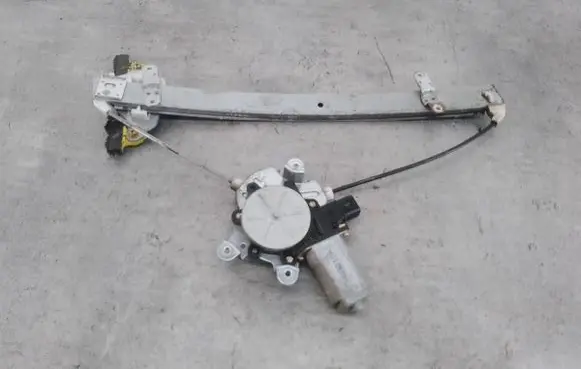Mitsubishi Lancer Front door window regulator with motor