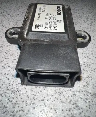 BMW 5 E39 ESP acceleration yaw rate sensor 34526753694 02143 0265005248