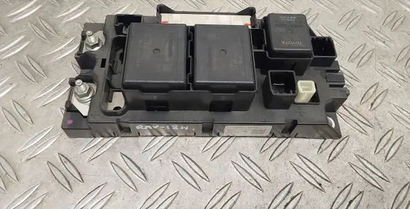 Toyota RAV 4 (XA40) Battery control module G92Z153010 8B090318