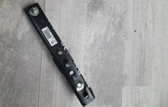 Citroen Berlingo Seat belt adjustment rail 3055315 0115