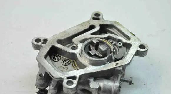 Mercedes-Benz C W205 Vacuum pump A2701800901
