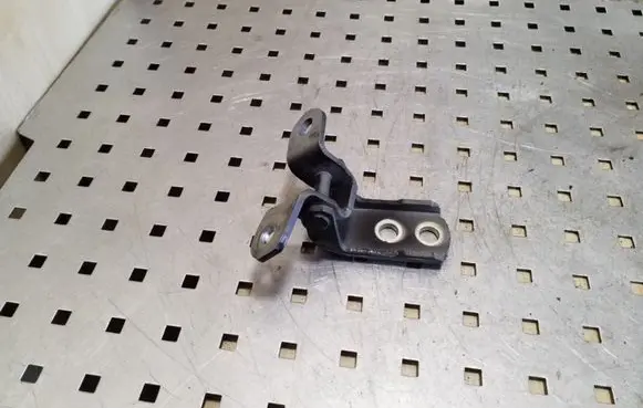 Toyota RAV 4 (XA30) Front door upper hinge A046694