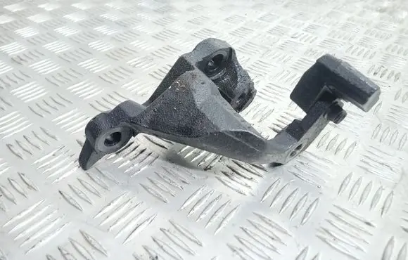 Mazda CX-7 Engine mounting bracket T10702
