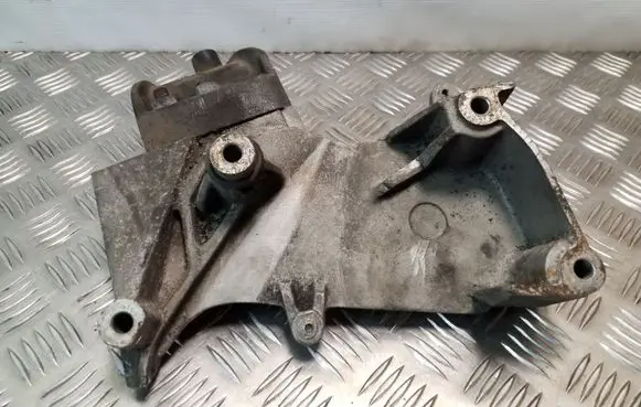 Hyundai Santa Fe Engine mounting bracket