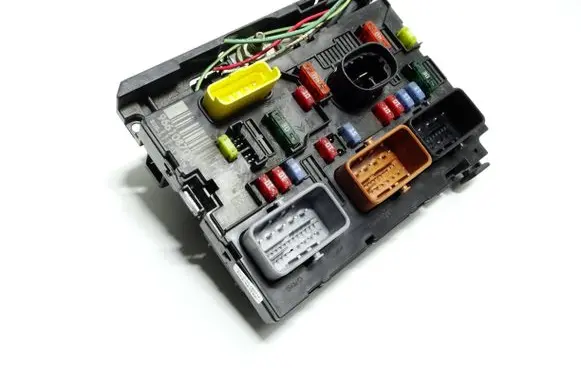 Citroen C4 I Fuse module 9661087080