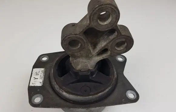 Opel Insignia A Engine mount bracket 13227726