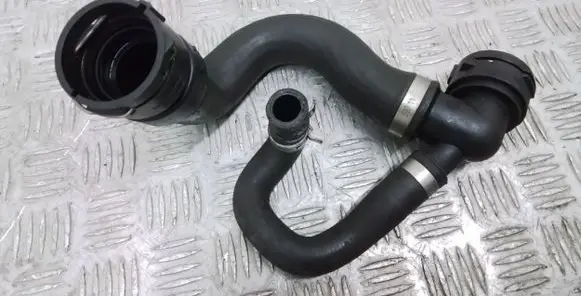 Volvo V70 Engine coolant pipe/hose S4000250
