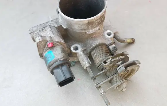 Subaru Impreza II Throttle valve A33661R02