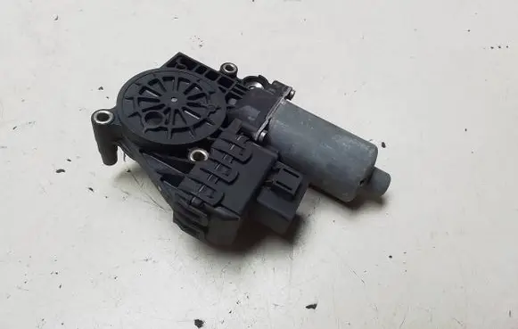 Audi A3 S3 8L Rear door window regulator motor 0130821784