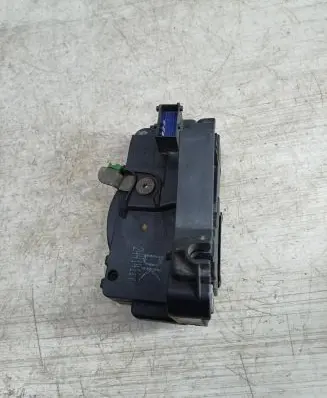 Opel Zafira A Front door lock 24414117