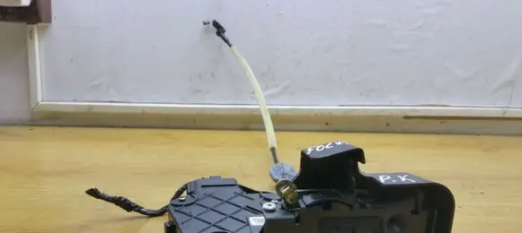 Ford Focus Front door lock 3M5AR21813CK