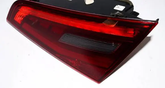 Audi A3 S3 8V Tailgate rear/tail lights 8v4945094a