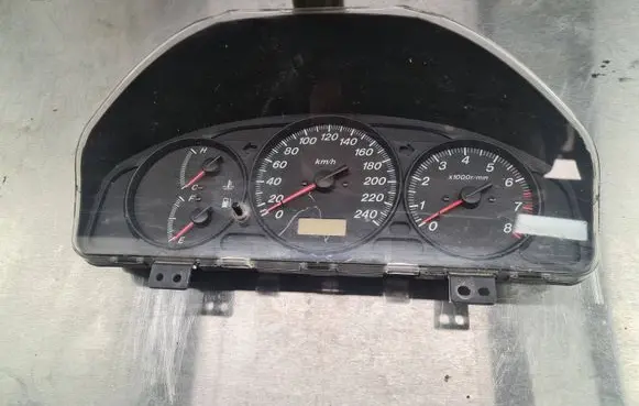 Mazda 626 Speedometer (instrument cluster) GG2NC