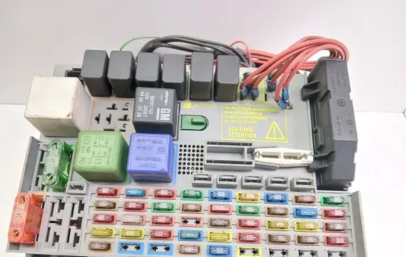 Opel Zafira A Fuse box set 24431677