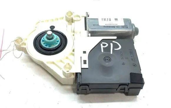 Volkswagen PASSAT B6 Front door window regulator motor 1K0959702Q