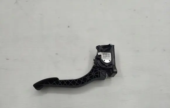 Peugeot 5008 II Accelerator throttle pedal 9674829180