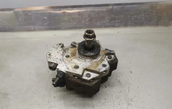 KIA Sorento Fuel injection high pressure pump 0445010052 331004A000