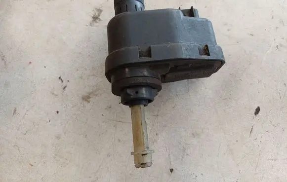 Opel Vectra C Headlight level adjustment motor 0132008306