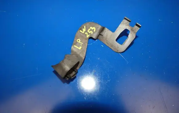 Mercedes-Benz GLC X253 C253 Fender mounting bracket A2535240040