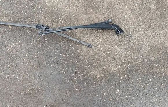 Toyota Yaris Front wiper blade arm