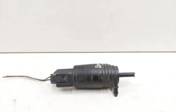 BMW 5 E39 Windscreen/windshield washer pump 67128377612 8377612 23557610
