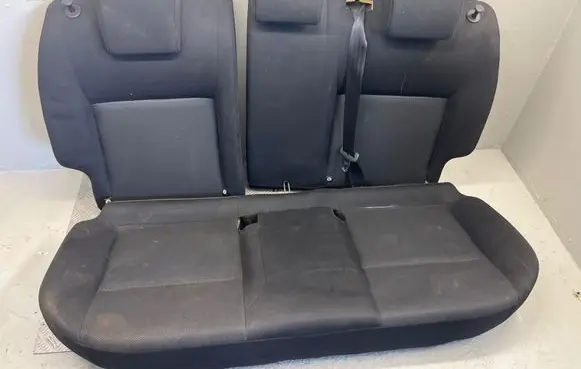 Nissan Juke I F15 Rear seat 