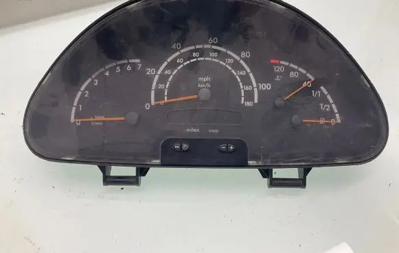 Speedometer (instrument cluster)