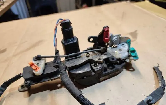 Chrysler Voyager Front door lock