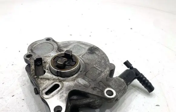 Volkswagen PASSAT B7 Vacuum pump 03L145100F