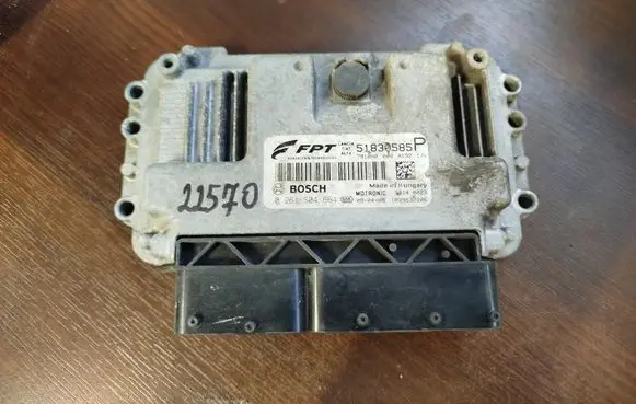 Alfa Romeo Mito Engine control unit/module 51830585p 0261s04664