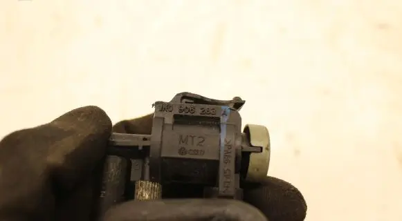 Audi A4 S4 B8 8K Turbo solenoid valve 906283