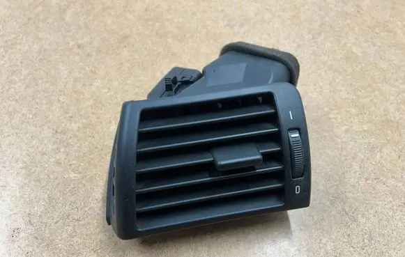 BMW 3 E46 Dashboard side air vent grill/cover trim 64228361897 8361897 C369701