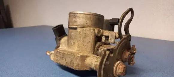 Mazda 626 Throttle valve E0T41572